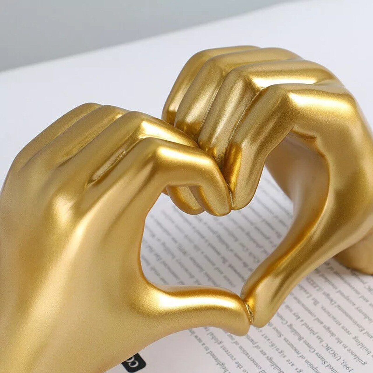 Heart Hands Sculpture Love Aesthetic Statue Living Room Bookshelf Desktop Decor